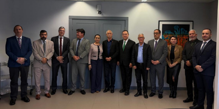 Presidente da AMAI participa de reunião institucional sobre a criação de Tribunal Militar